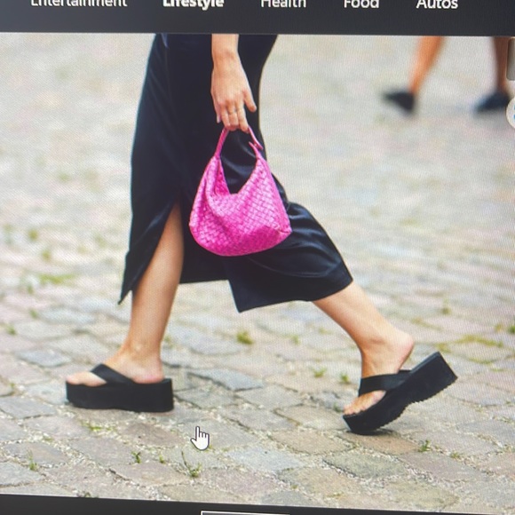 ๐ฅ๐ฅSOLD๐ฅ๐ฅBOTTEGA VENETA Intrecciato Leather Bag - Picture 10 of 15